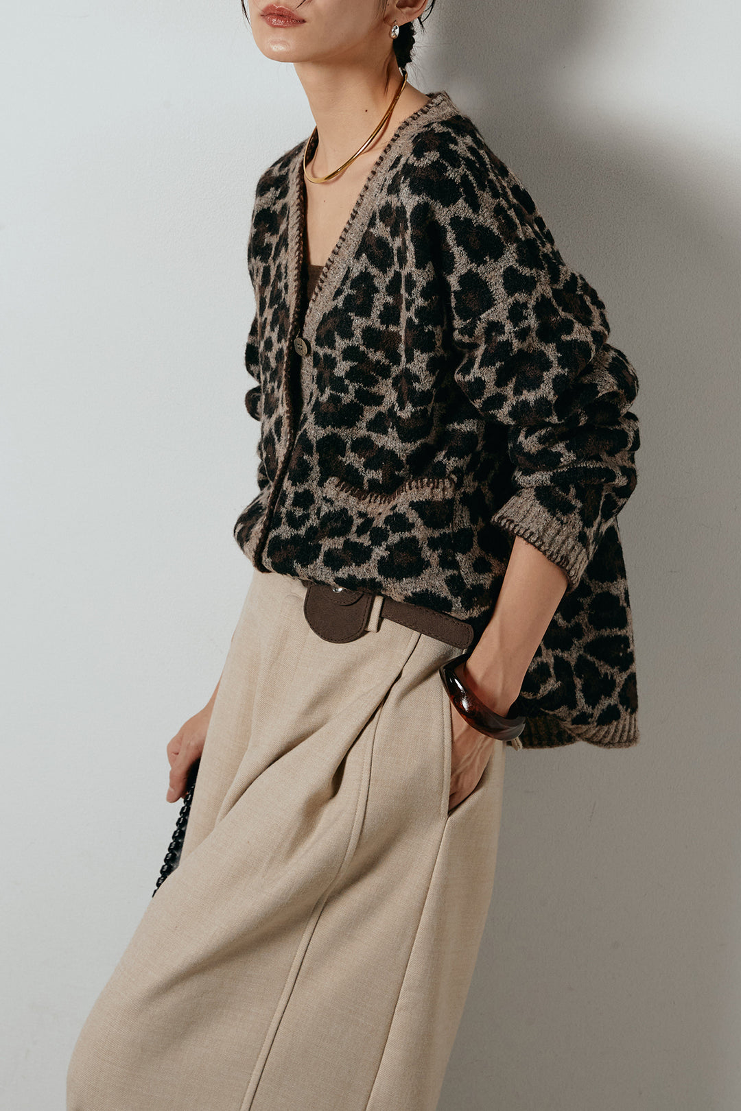 [SET]ステッチデザインレオパードニットカーディガン+ポーチベルト付きカーブパンツ(2set)