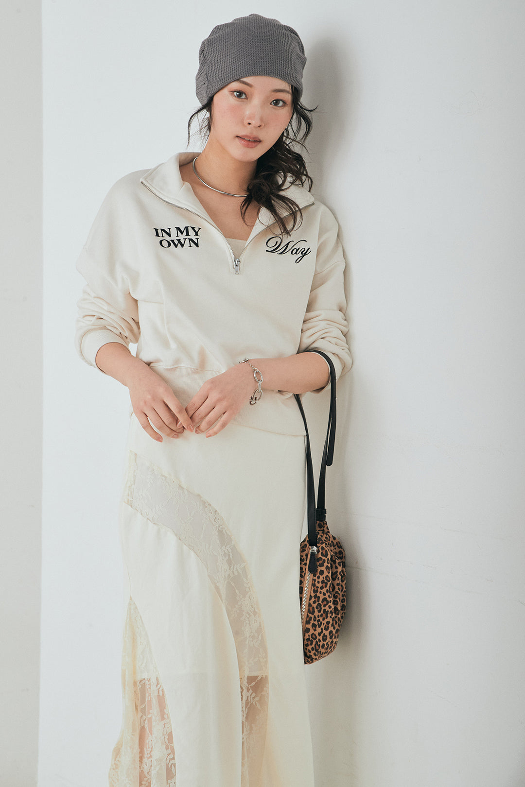 [SET]裏毛ロゴ刺繍ハーフZIPスウェット+刺繍レースデザインサテンスカート(2set)