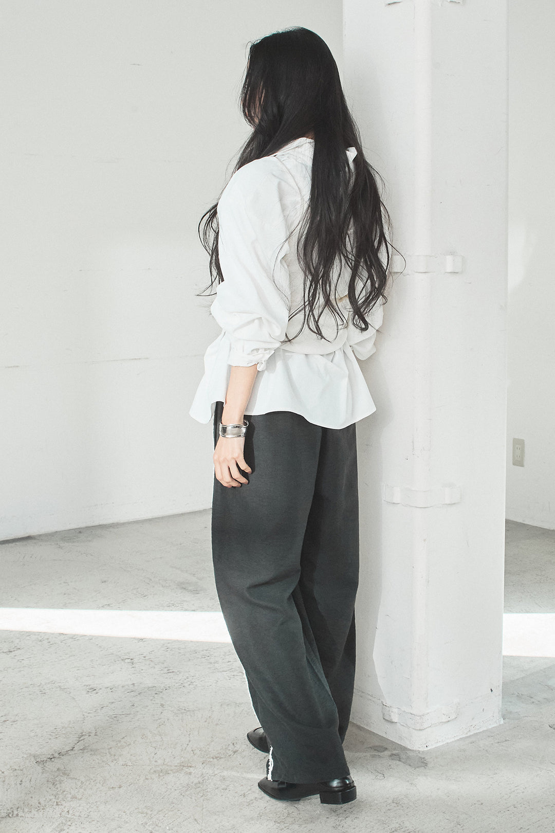 [SET]ニットキャミ付きシャツ+刺繡テープラインパンツ(2set)