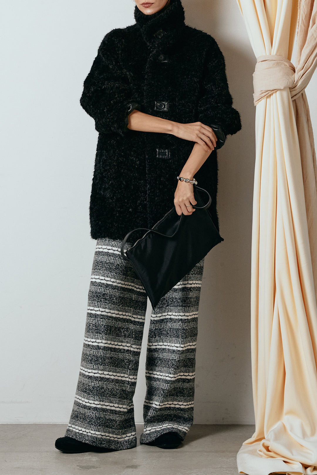 [SET]リバーシブルボアアウター+マルチライン柄リラックスニットパンツ(2set)