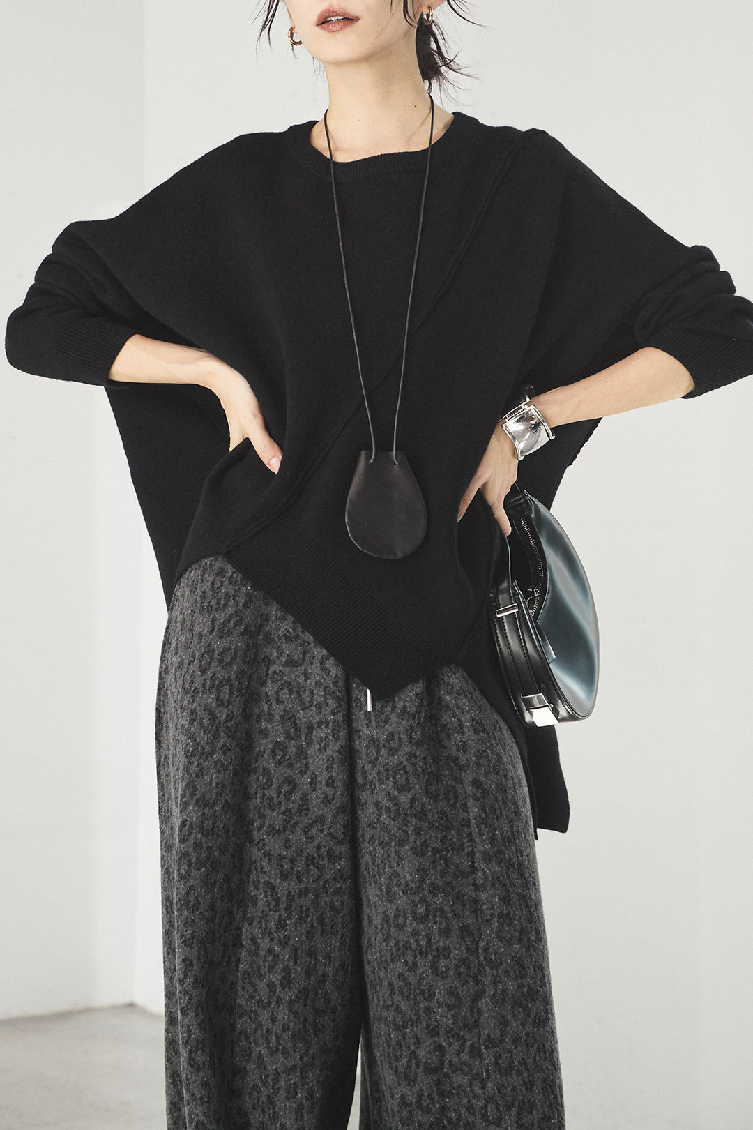 [SET]アシンメトリーデザインニットトップス+リラックスレオパード柄ワイドパンツ(2set)