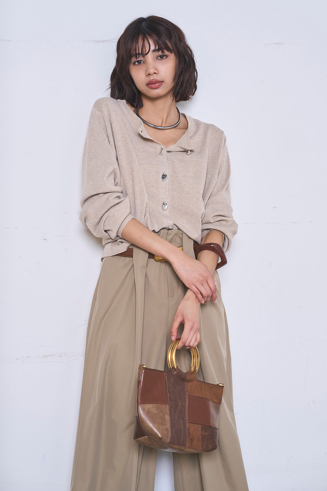 [SET]リサイクルポリニュアンス釦カーデ+ベルトループデザインハイウエストタックパンツ(2set)