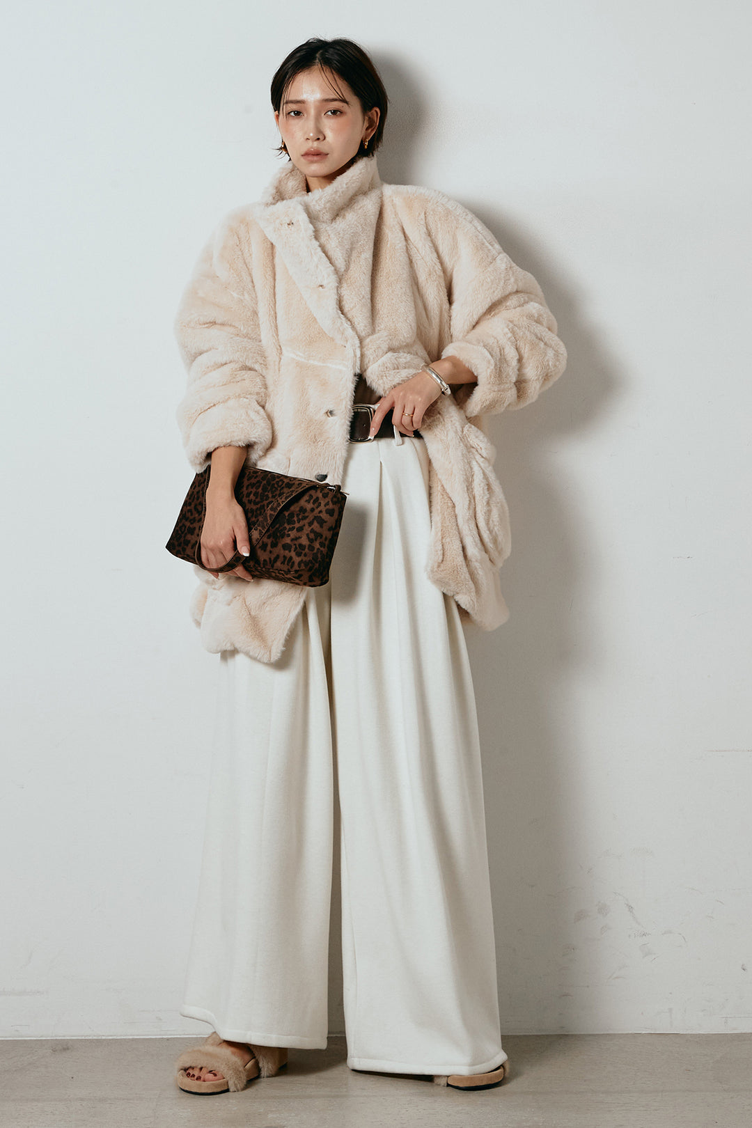 [SET]スタンドネックファーコート+フェイクレザー太ベルト付きタックワイドパンツ(2set)