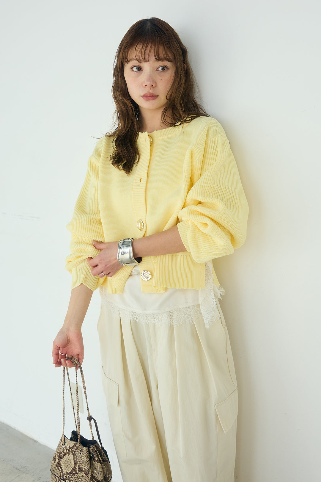 [SET]スポンディッシュBIGボタンクルーネックカーディガン+ブロード切り替えぺプラムタンク(2set)