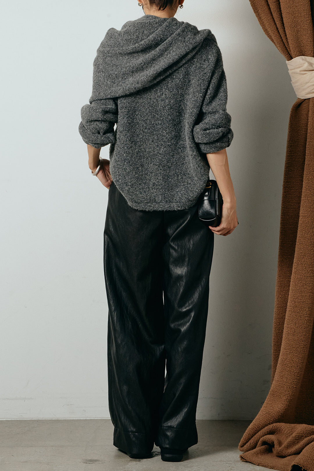 [SET]ネック巻きデザインニットトップス+ベルト付きレザーライクタックパンツ(2set)