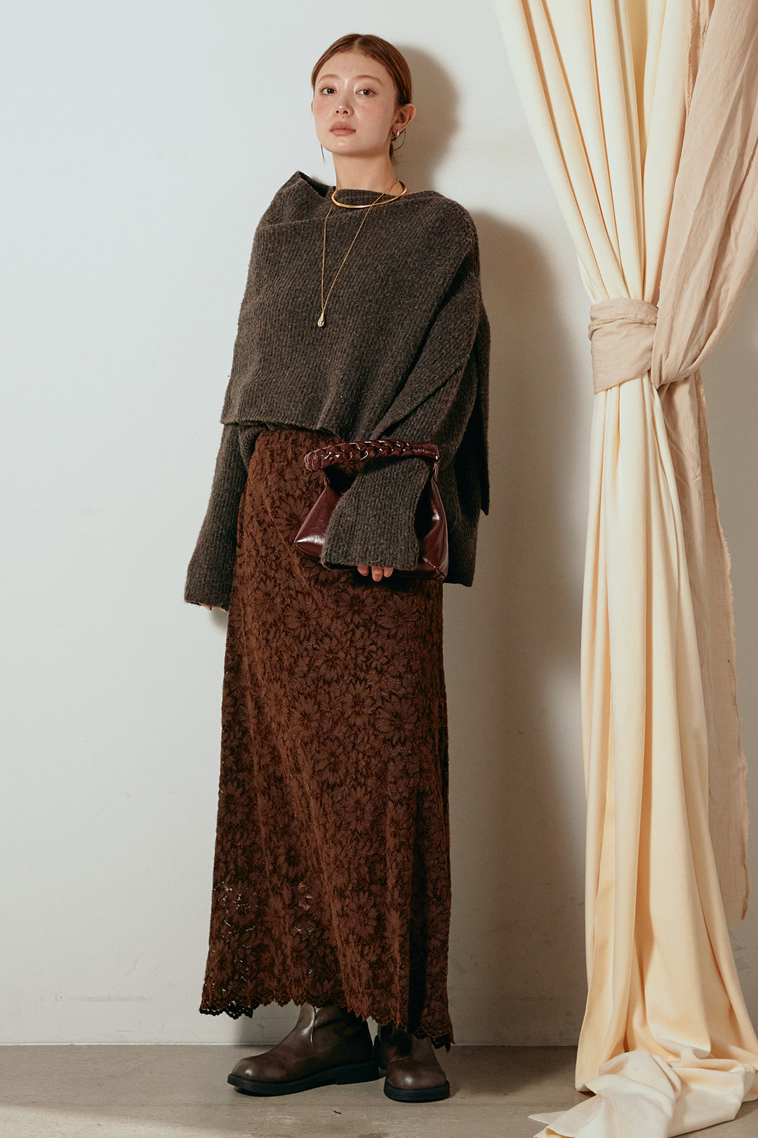 [SET]ケープデザインリブニットトップス+花柄刺繍ベロアフレアスカート(2set)