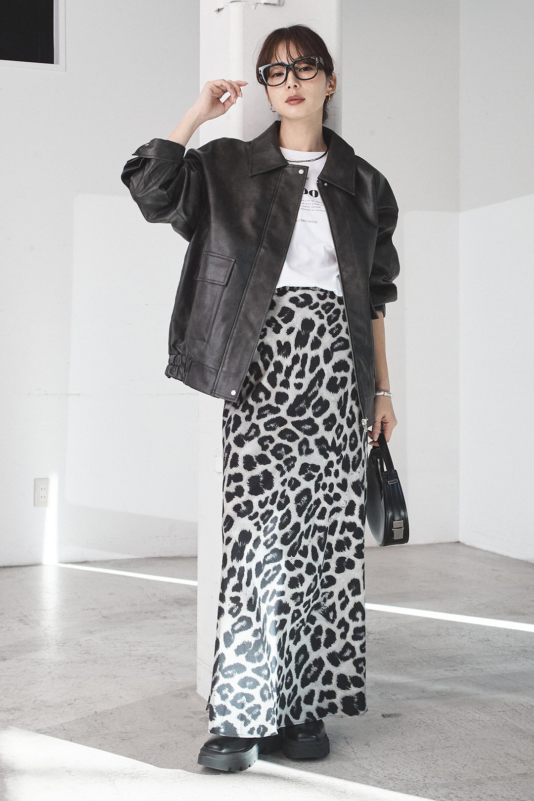 [SET]レザーライクオーバーサイズブルゾン+レオパードサテンナロースカート(2set)