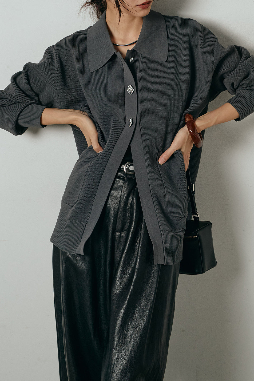 [SET]メタル釦衿付きニットカーディガン+ベルト付きレザーライクタックパンツ(2set)