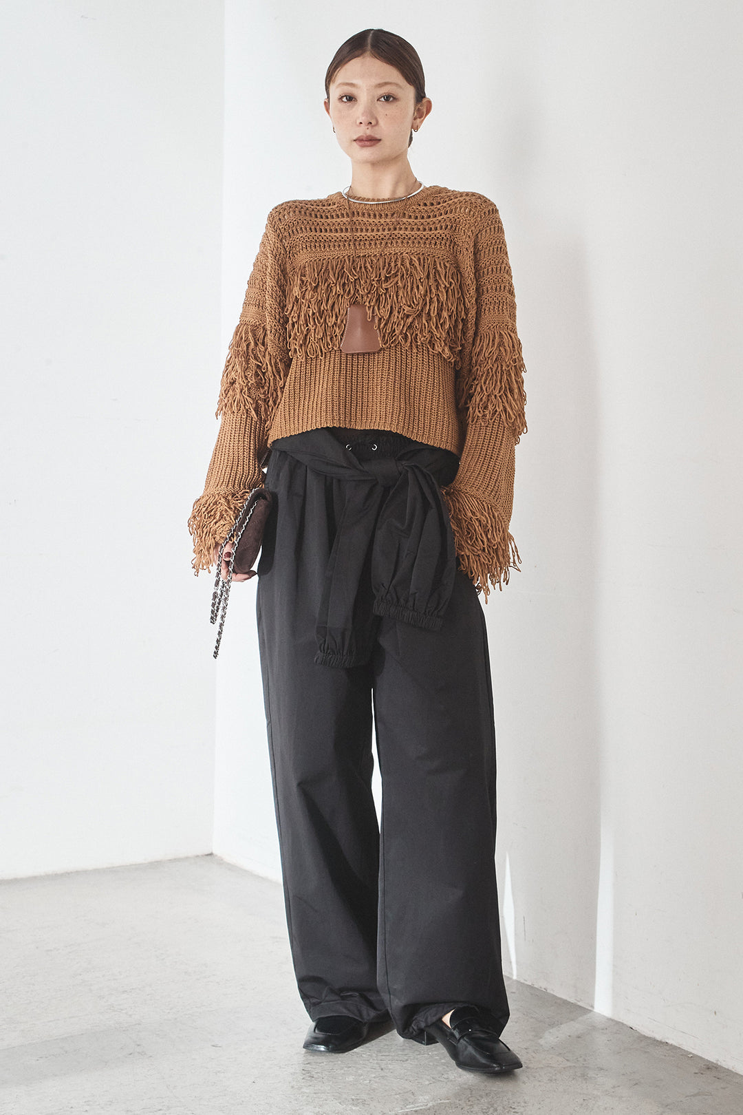 [SET]メッシュフリンジ切り替えプルオーバー+合繊ツイルスタンドウエスト巻きジョガーパンツ(2set)