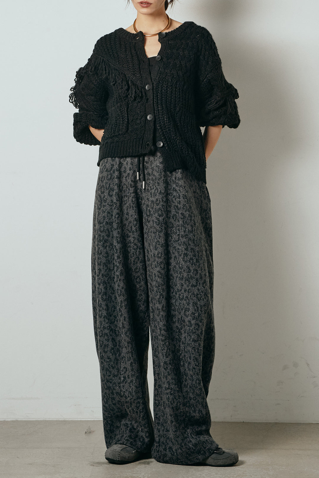 [SET]ランダムフリンジニットカーディガン+リラックスレオパード柄ワイドパンツ(2set)