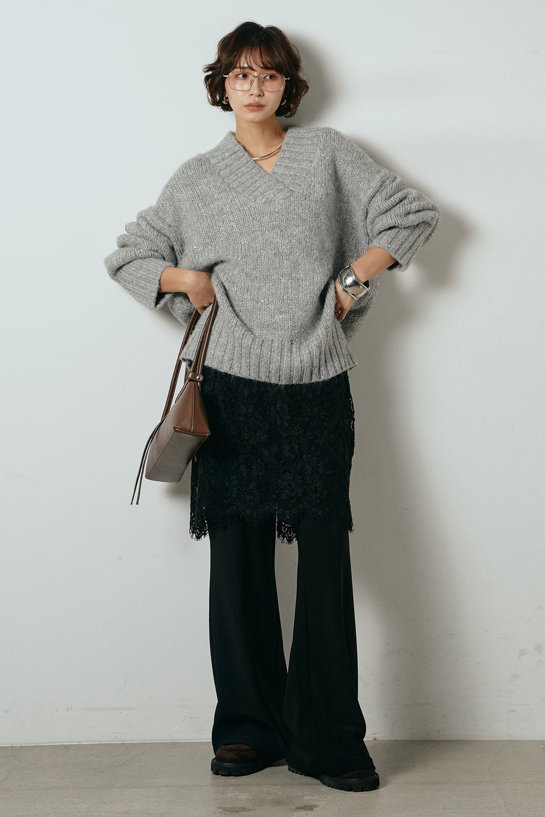 [SET]Vネックラメニットトップス+レース刺繍レイヤードフレアパンツ(2set)