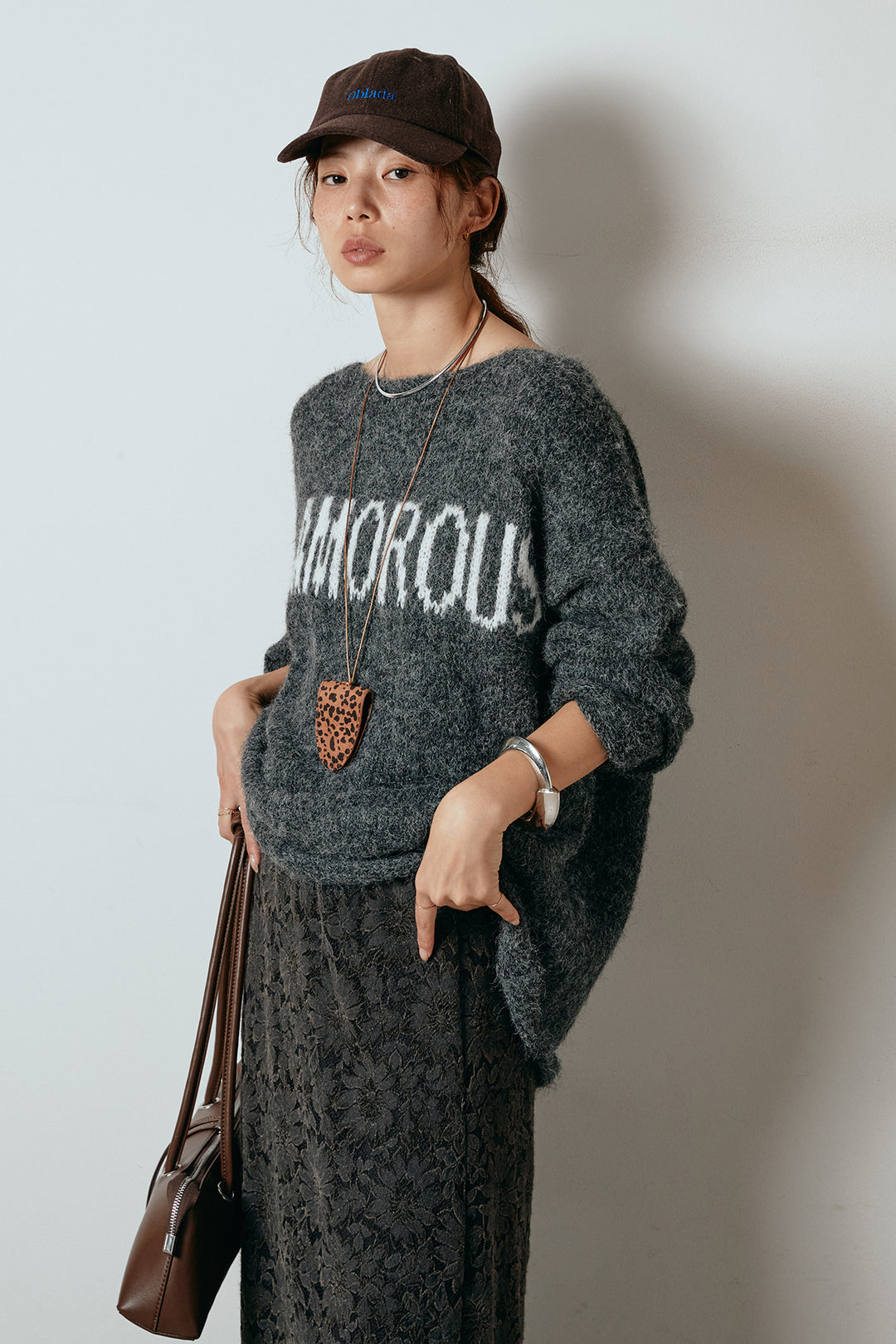 [SET]フロントロゴデザインニットトップス+花柄刺繍ベロアフレアスカート(2set)