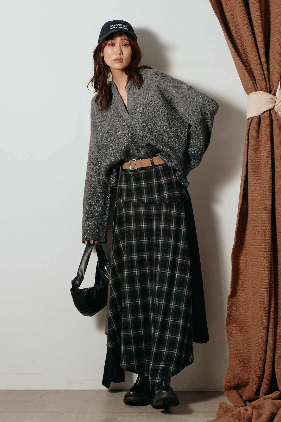 [SET]グラデーションラメニットキーネックプルオーバー+フェイクレザーベルト付き切り替えタータンチェックスカート(2set)