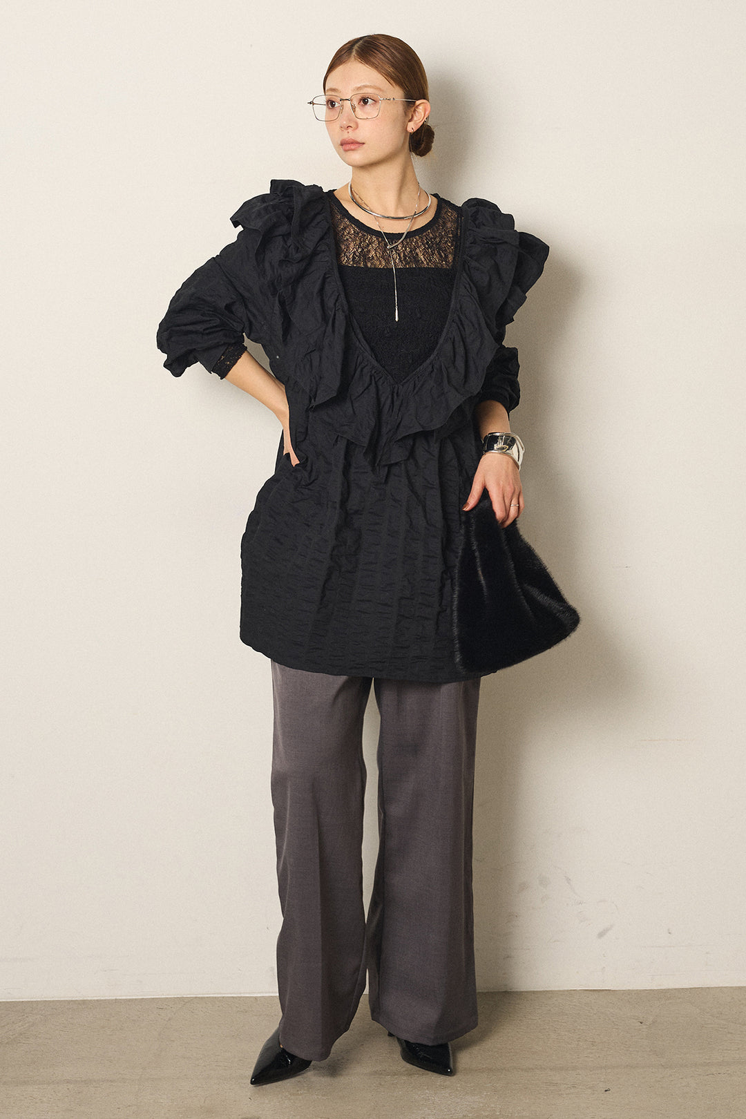 [SET]Vネックフリルカラーブラウス+ツイルスプリングカラータックパンツ(2set)