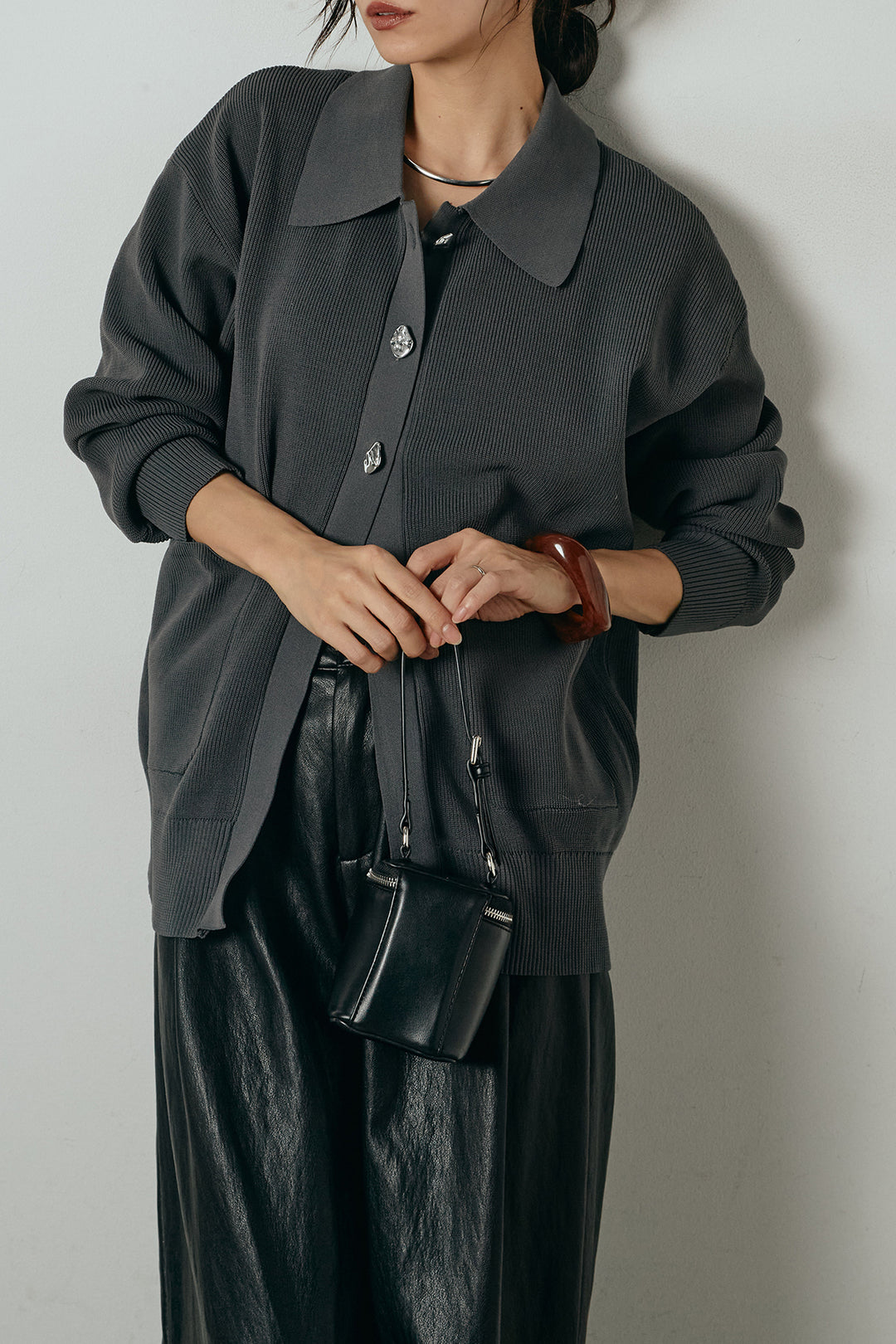 [SET]メタル釦衿付きニットカーディガン+ベルト付きレザーライクタックパンツ(2set)
