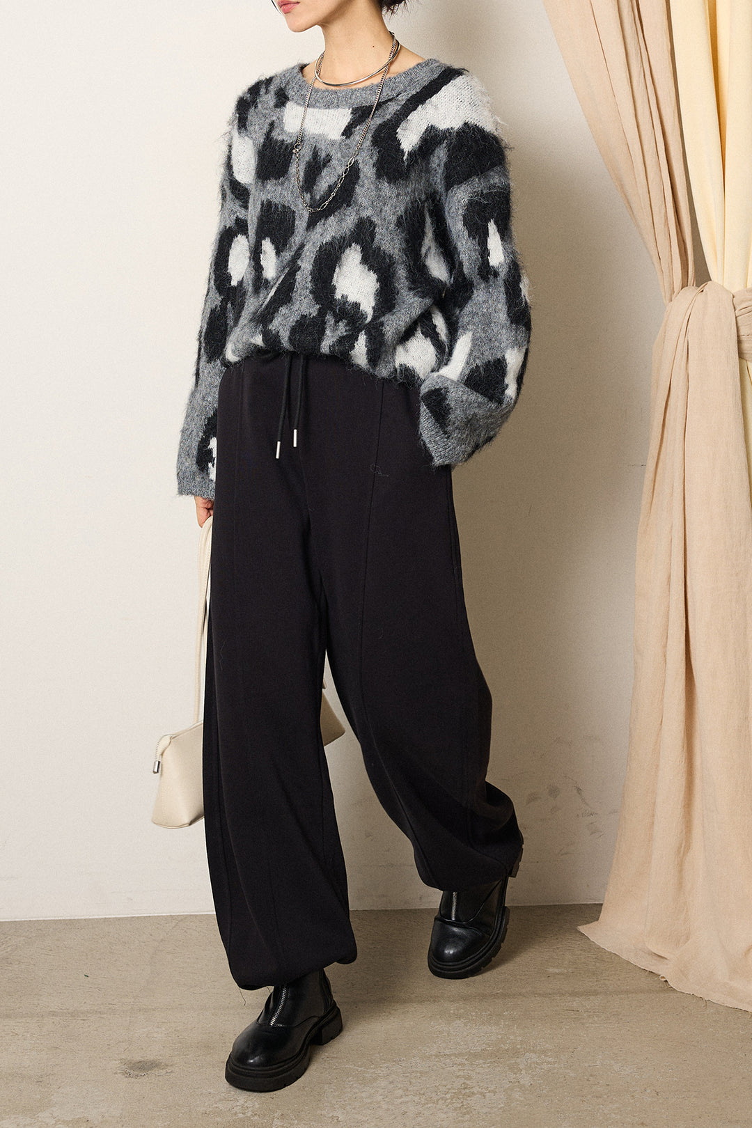 [SET]ルーズアニマルモヘアニットトップス+スウェットワイドカーブパンツ(2set)