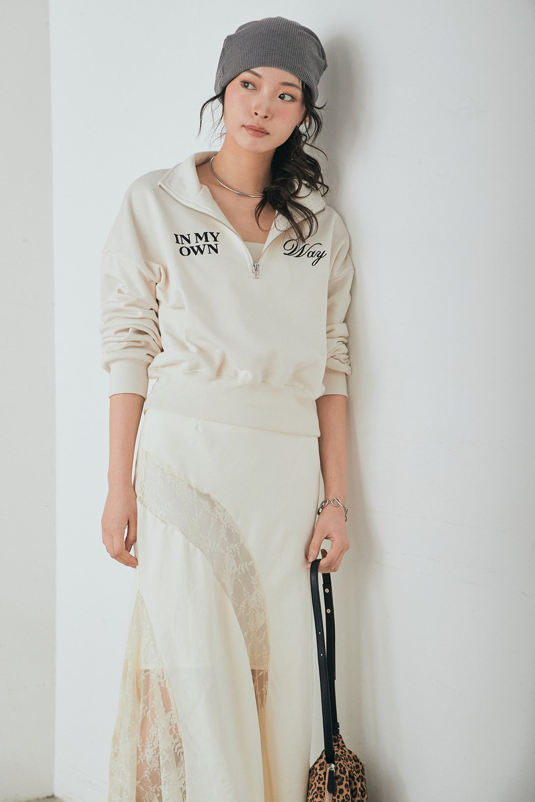 [SET]裏毛ロゴ刺繍ハーフZIPスウェット+刺繍レースデザインサテンスカート(2set)