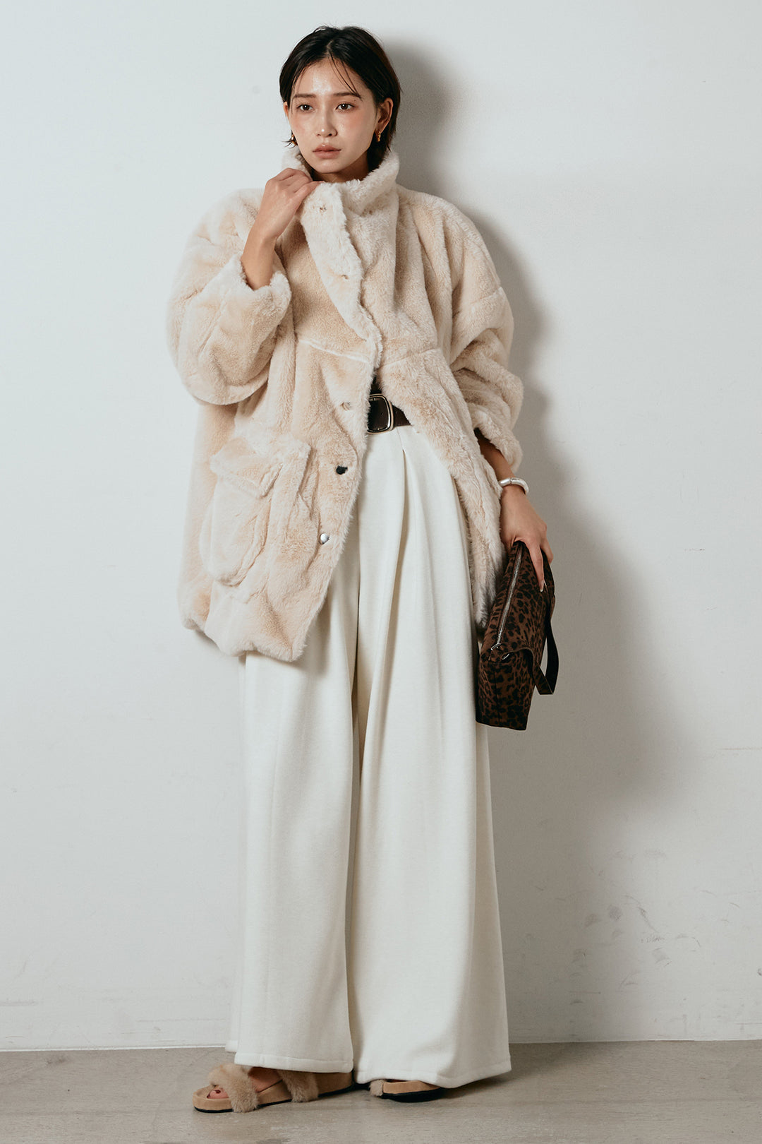 [SET]スタンドネックファーコート+フェイクレザー太ベルト付きタックワイドパンツ(2set)