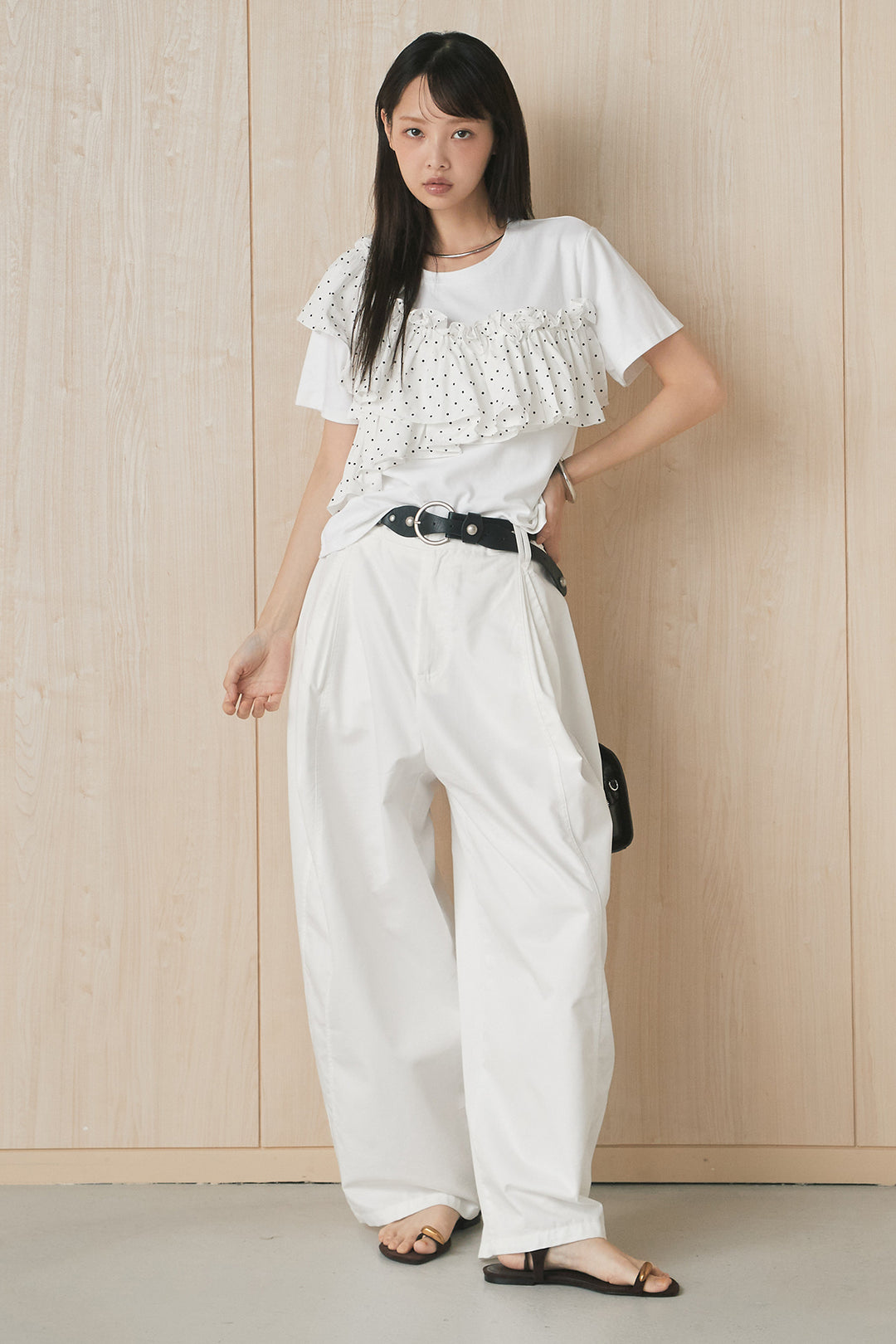 [SET]ドットアシメフリルデザインTシャツ+サークルバックルベルト付きタックワイドパンツ(2set)