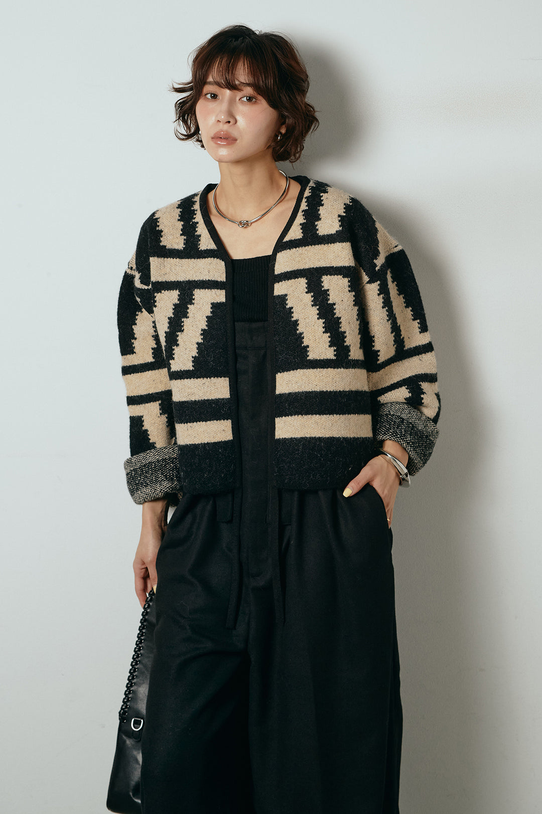 [SET]ノーカラー幾何学模様アウター+ウール混フランネルワイドサロペット(2set)