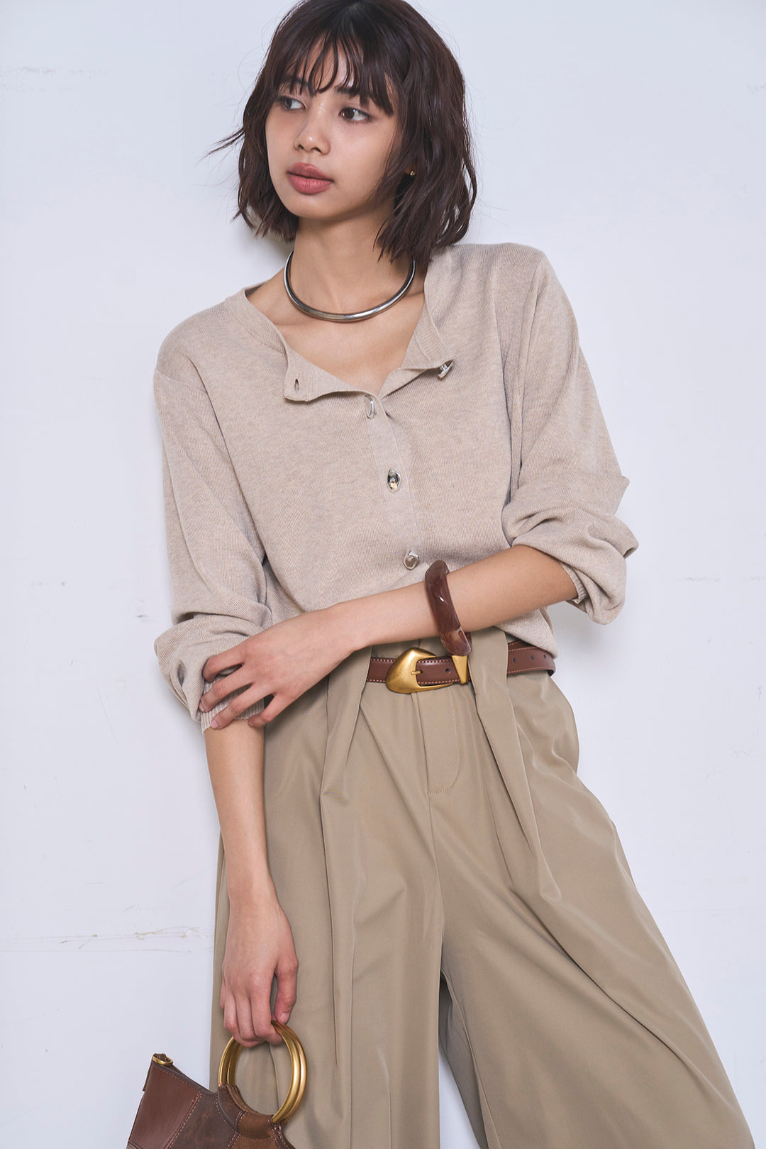 [SET]リサイクルポリニュアンス釦カーデ+ベルトループデザインハイウエストタックパンツ(2set)