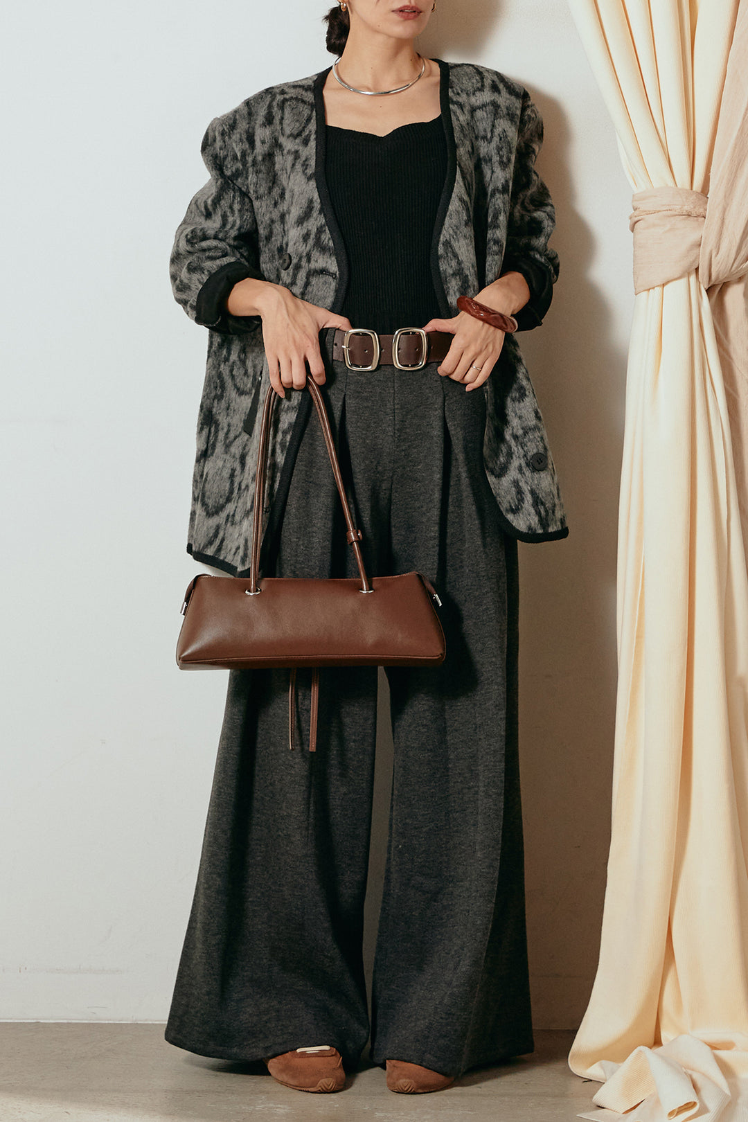 [SET]ノーカラーレオパード柄アウター+フェイクレザー太ベルト付きタックワイドパンツ(2set)