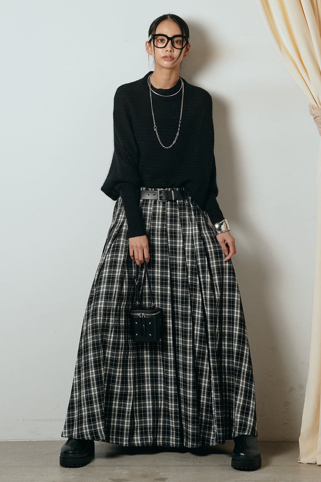 [SET]ポンチョシルエット透かしニットトップス+ベルト付きタータンチェックプリーツスカート(2set)