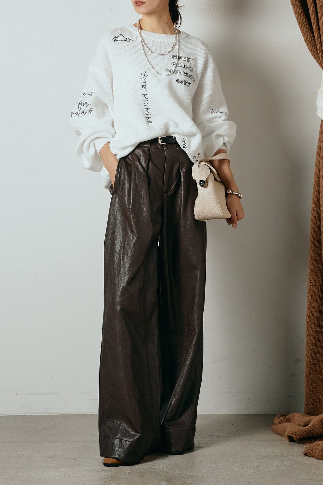 [SET]刺繍ロゴランダムデザインニットトップス+ベルト付きレザーライクタックパンツ(2set)