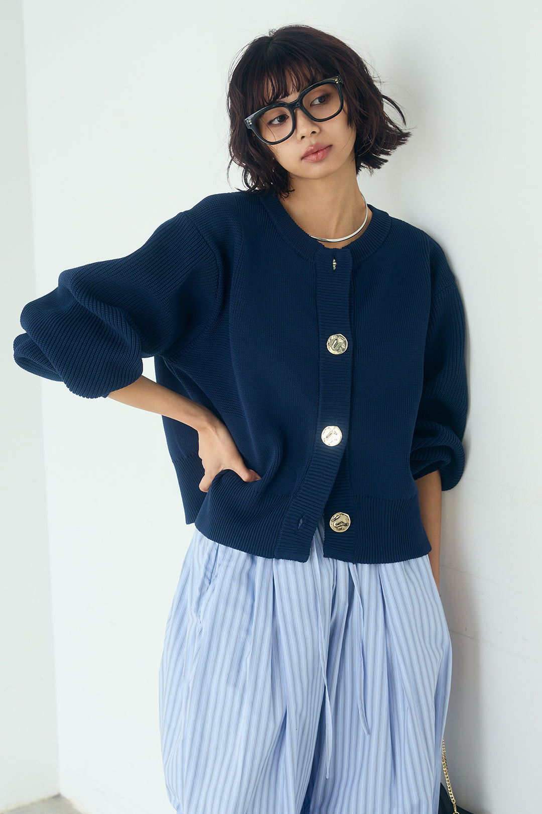 [SET]スポンディッシュBIGボタンクルーネックカーディガン+ランダムストライプタックギャザーパンツ(2set)