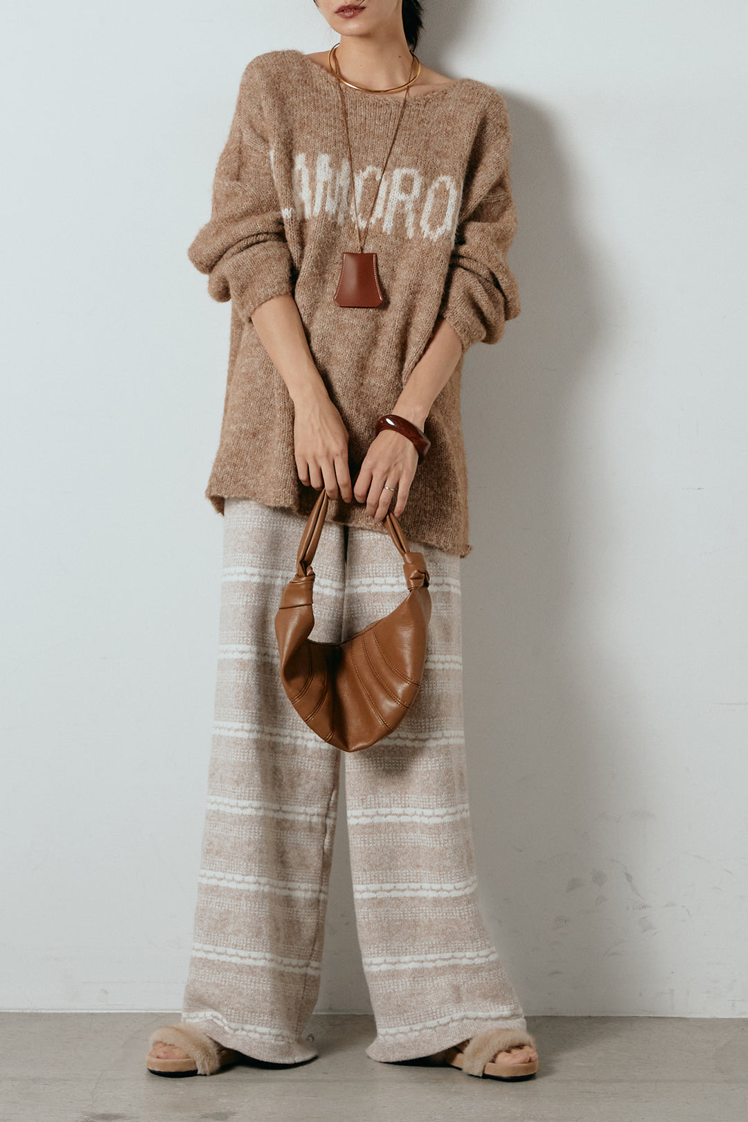 [SET]フロントロゴデザインニットトップス+マルチライン柄リラックスニットパンツ(2set)