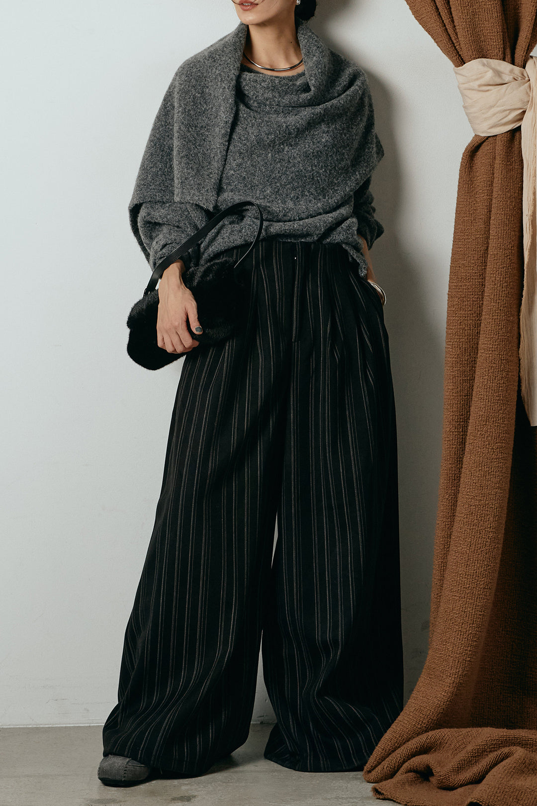[SET]ネック巻きデザインニットトップス+タック入りマルチストライプ柄ワイドパンツ(2set)