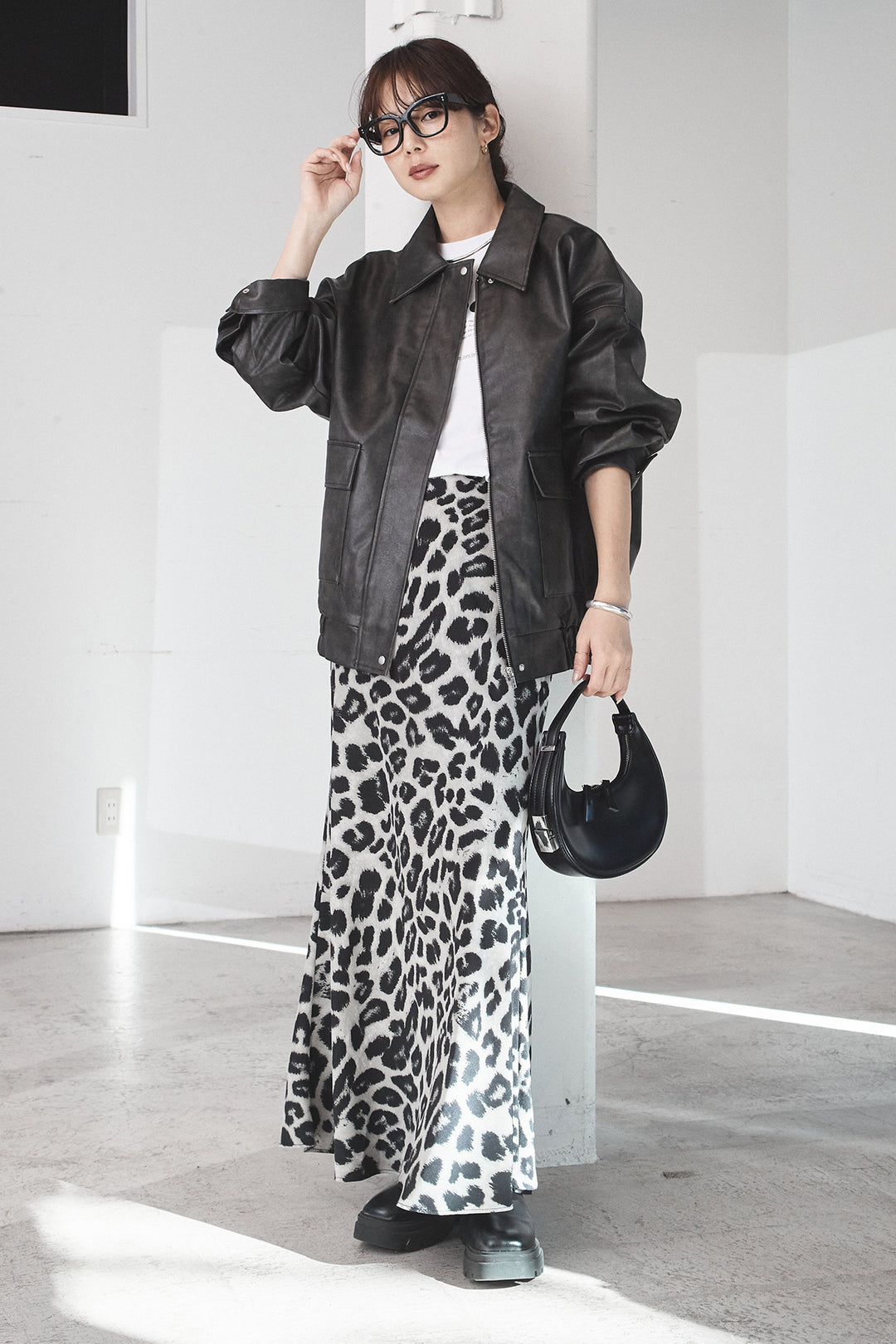 [SET]レザーライクオーバーサイズブルゾン+レオパードサテンナロースカート(2set)