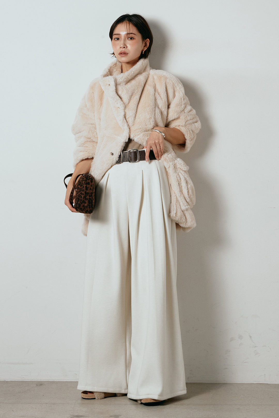 [SET]スタンドネックファーコート+フェイクレザー太ベルト付きタックワイドパンツ(2set)