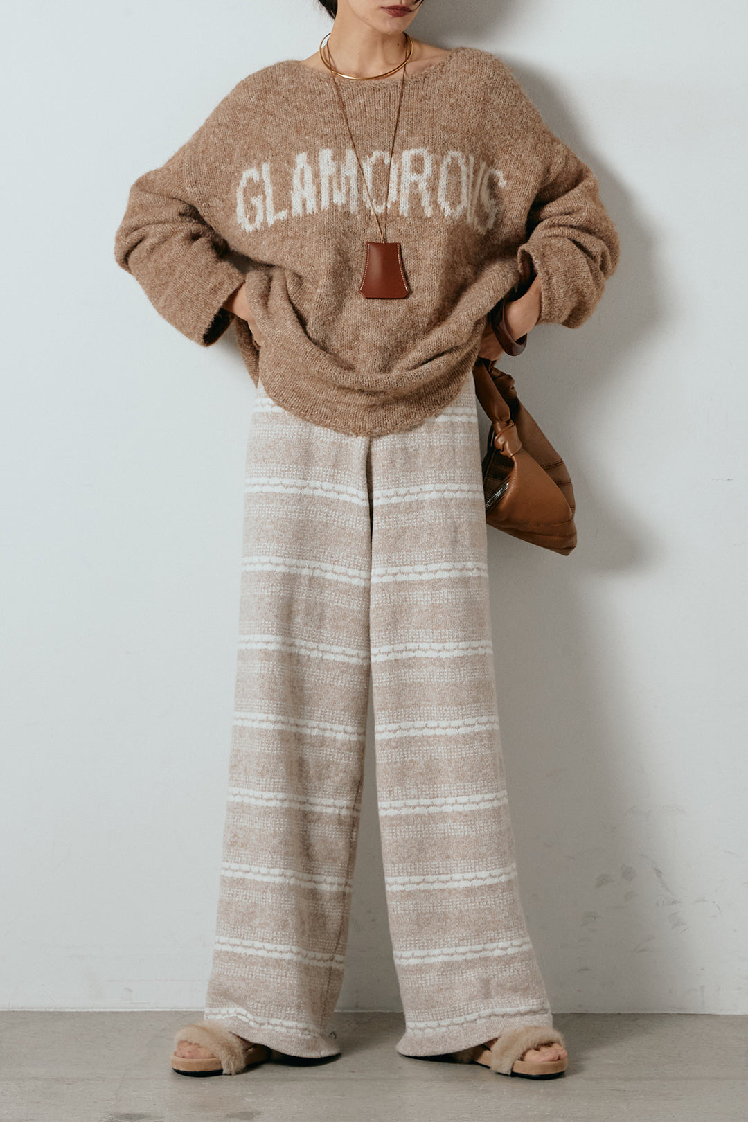 [SET]フロントロゴデザインニットトップス+マルチライン柄リラックスニットパンツ(2set)