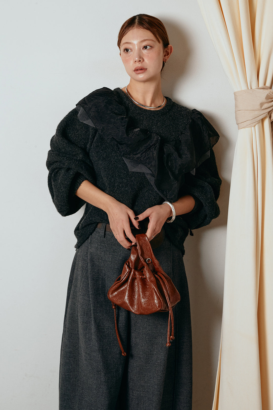 [SET]アシンメトリーフリルニットトップス+ポーチベルト付きカーブパンツ(2set)