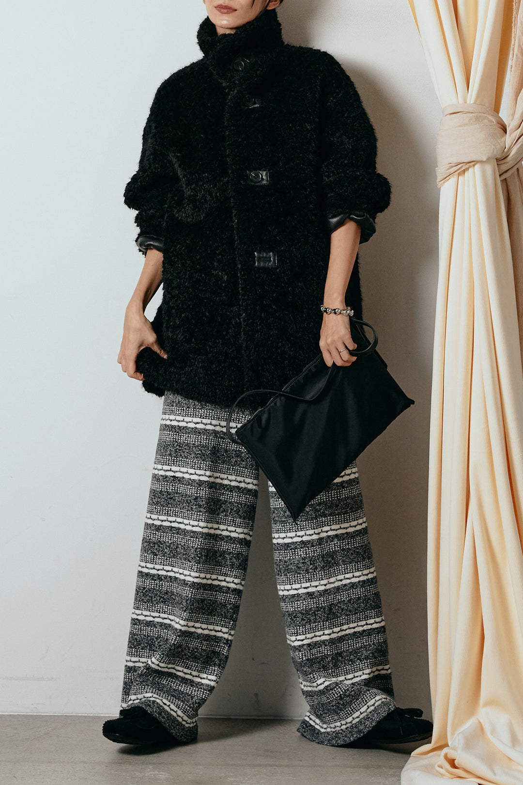 [SET]リバーシブルボアアウター+マルチライン柄リラックスニットパンツ(2set)