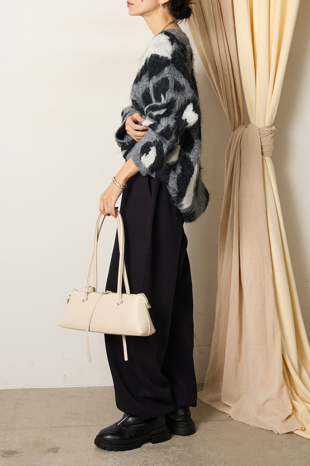 [SET]ルーズアニマルモヘアニットトップス+スウェットワイドカーブパンツ(2set)