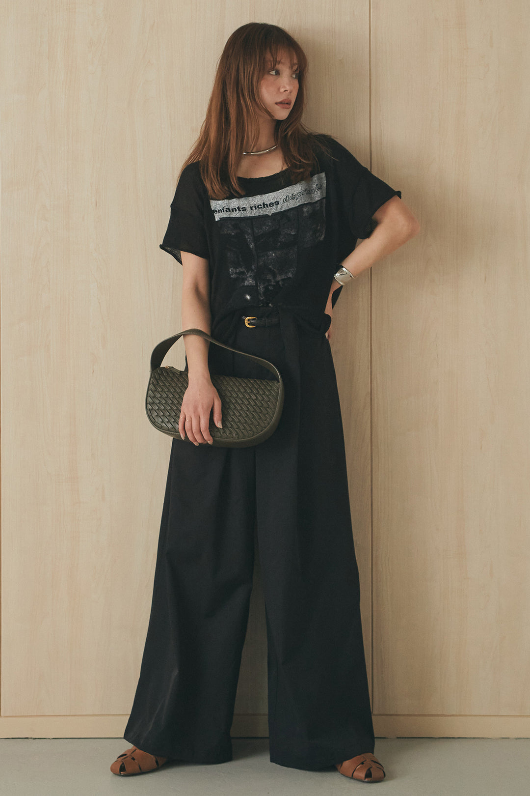 [SET]半袖モノトーングラフィックトップス+ベルトループデザインハイウエストタックパンツ(2set)