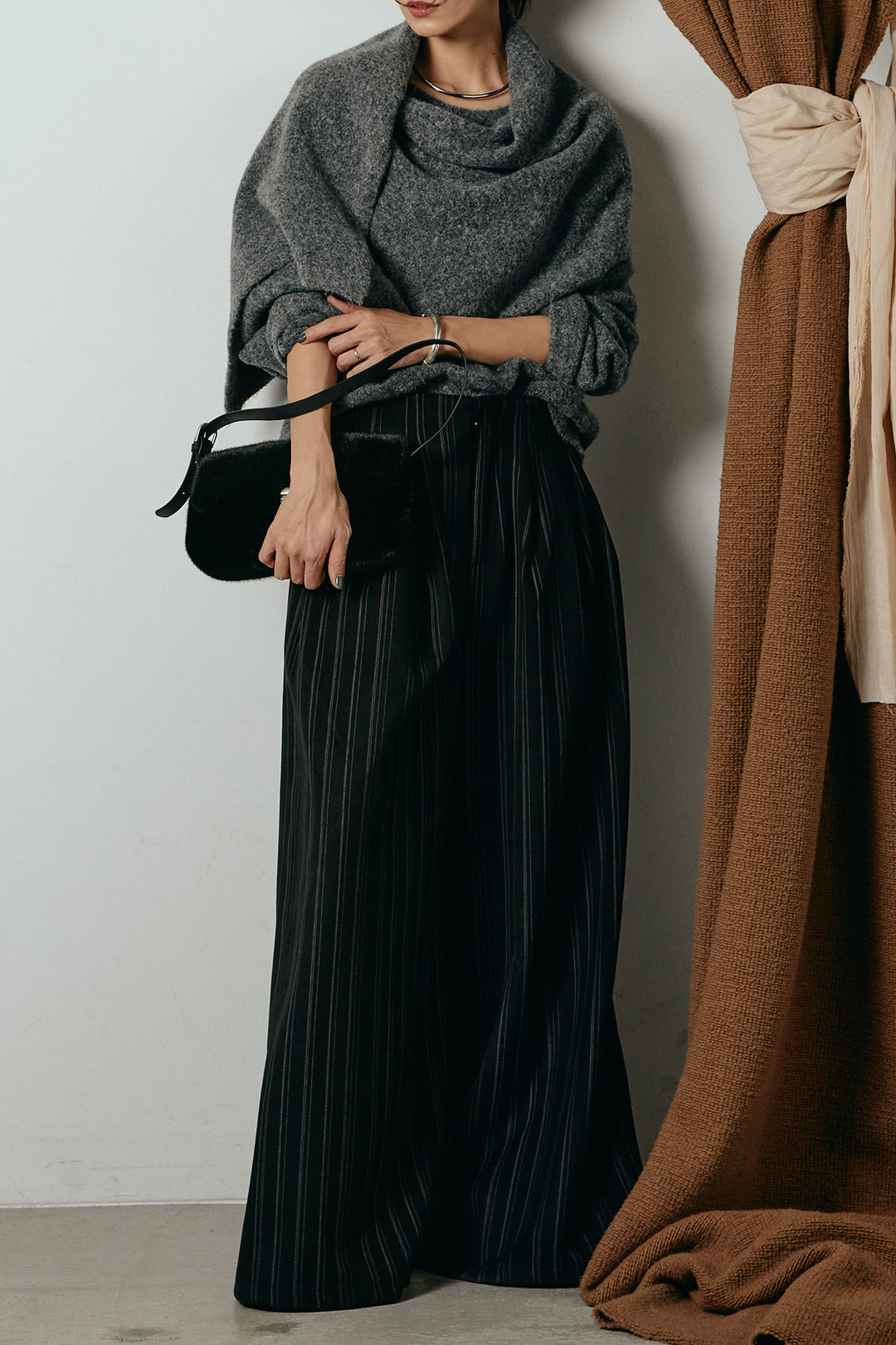 [SET]ネック巻きデザインニットトップス+タック入りマルチストライプ柄ワイドパンツ(2set)