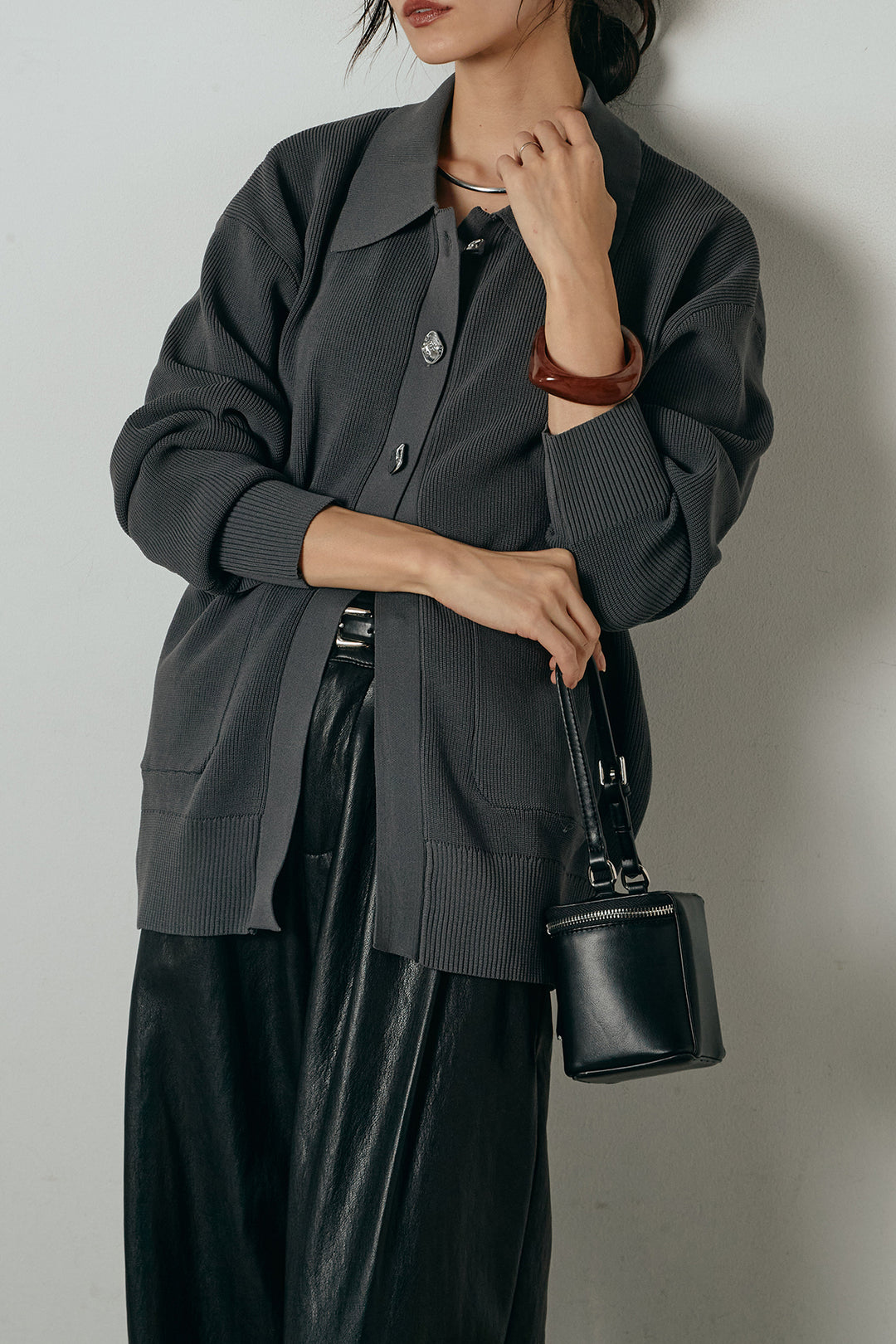 [SET]メタル釦衿付きニットカーディガン+ベルト付きレザーライクタックパンツ(2set)