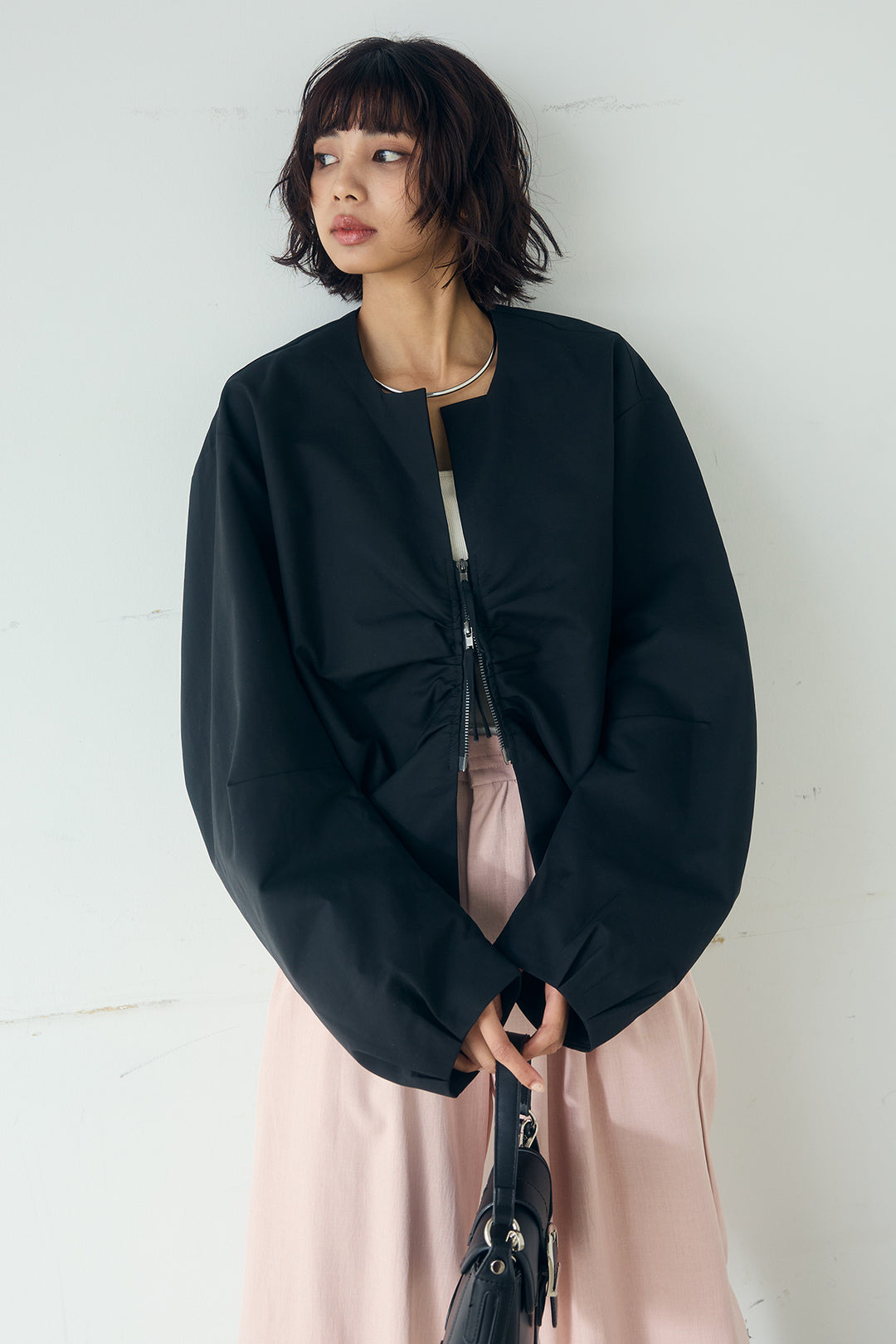 [SET]ノーカラーフロントギャザージップアウター+ツイルメニータックパンツ(2set)