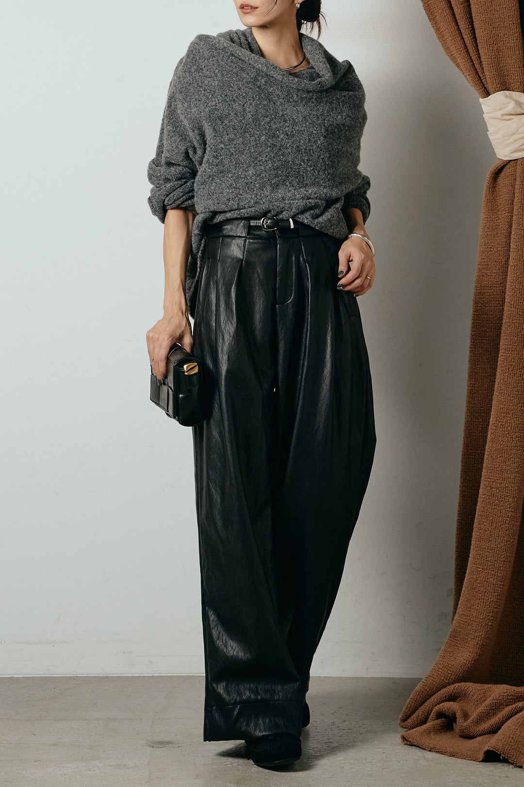 [SET]ネック巻きデザインニットトップス+ベルト付きレザーライクタックパンツ(2set)