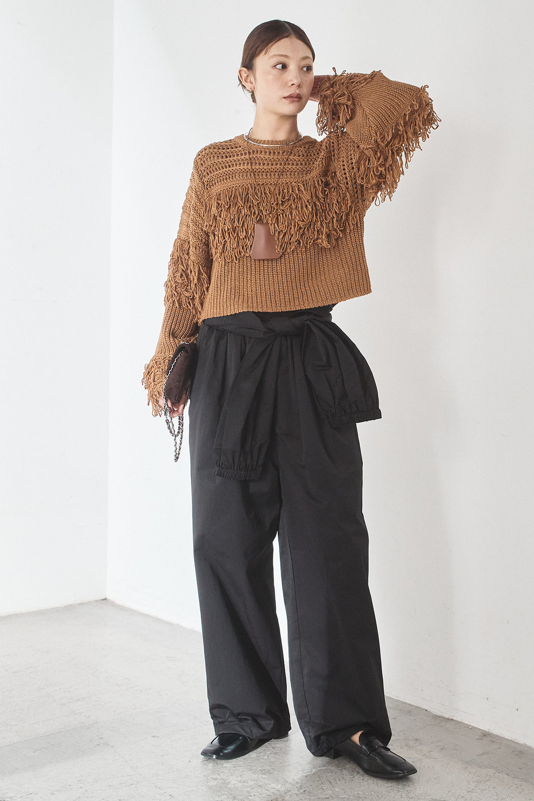 [SET]メッシュフリンジ切り替えプルオーバー+合繊ツイルスタンドウエスト巻きジョガーパンツ(2set)