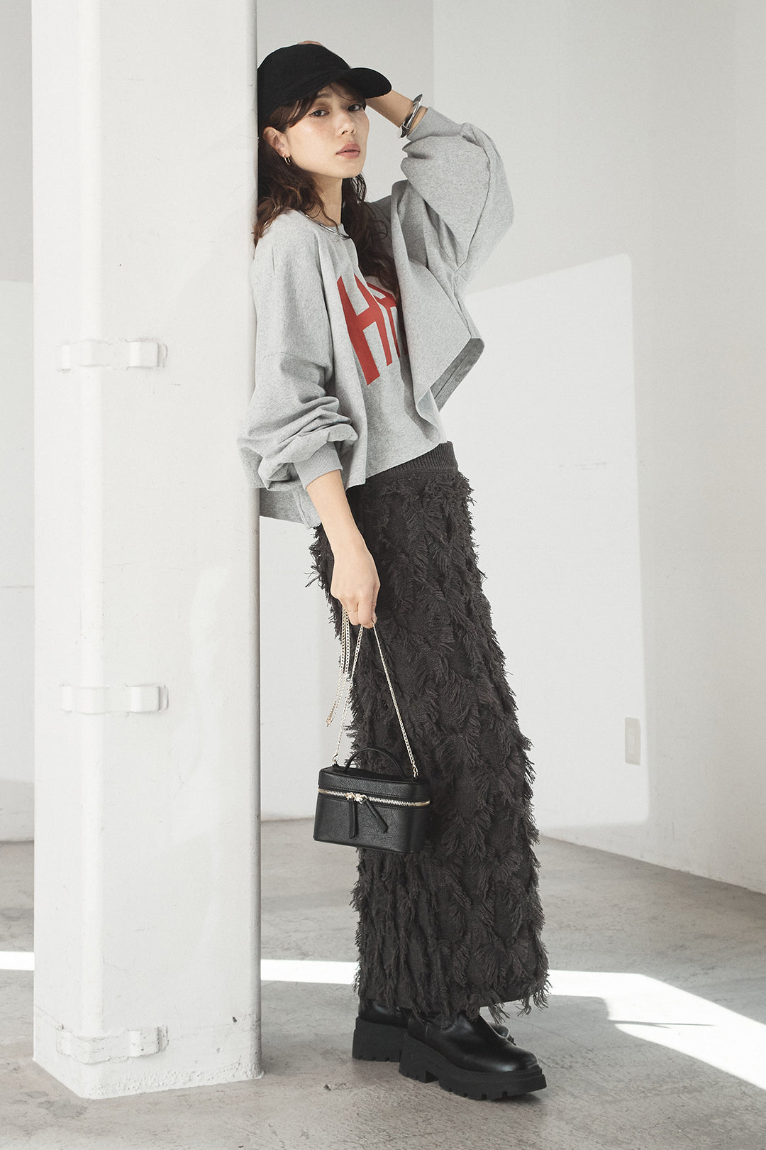 [SET]ビッグロゴHRU袖ボリュームトップス+カットフリンジニットタイトスカート(2set)