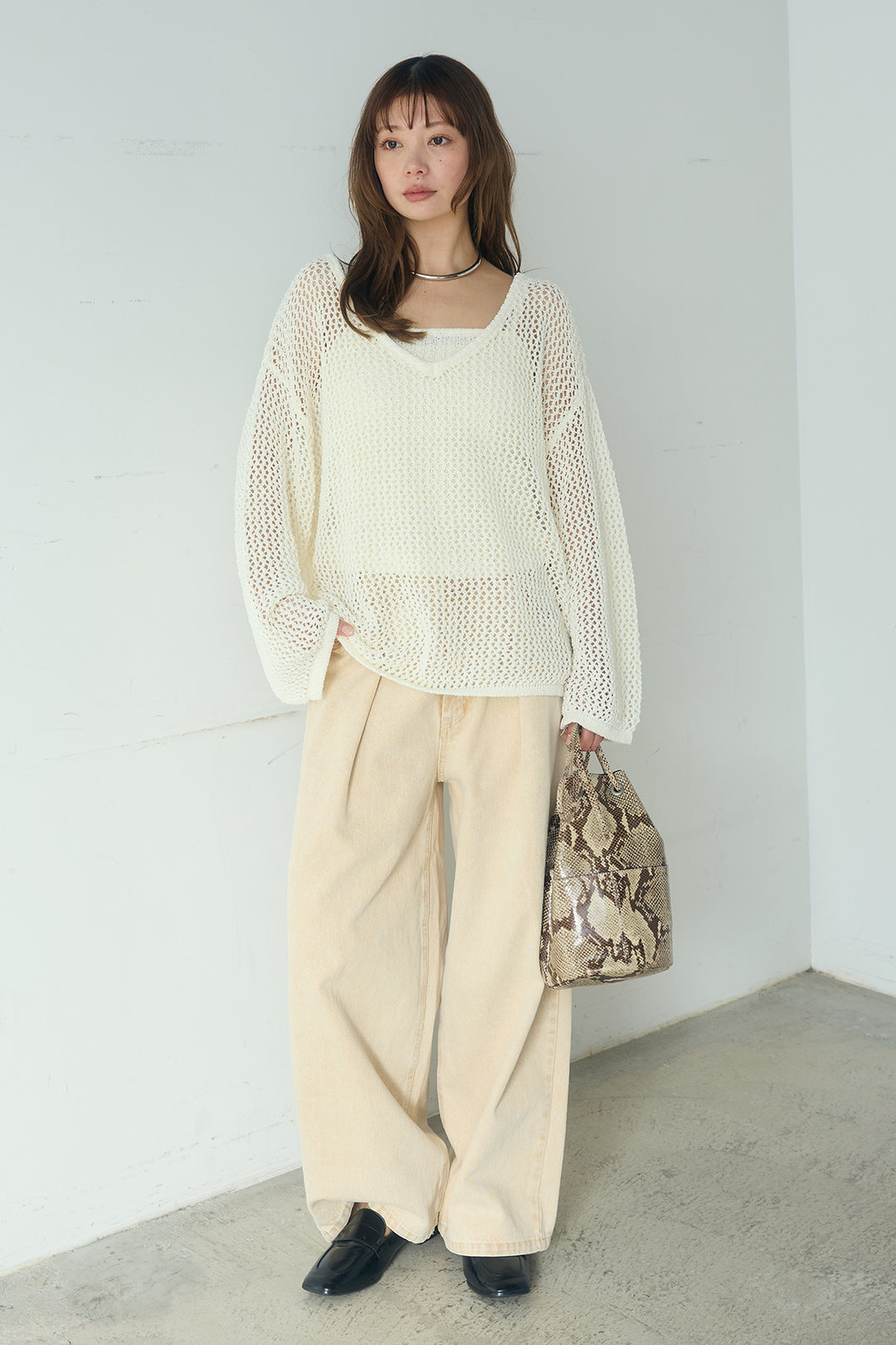 [SET]メッシュ編みビスチェセットVネックプルオーバー+カラーデニムタックカーブパンツ(2set)