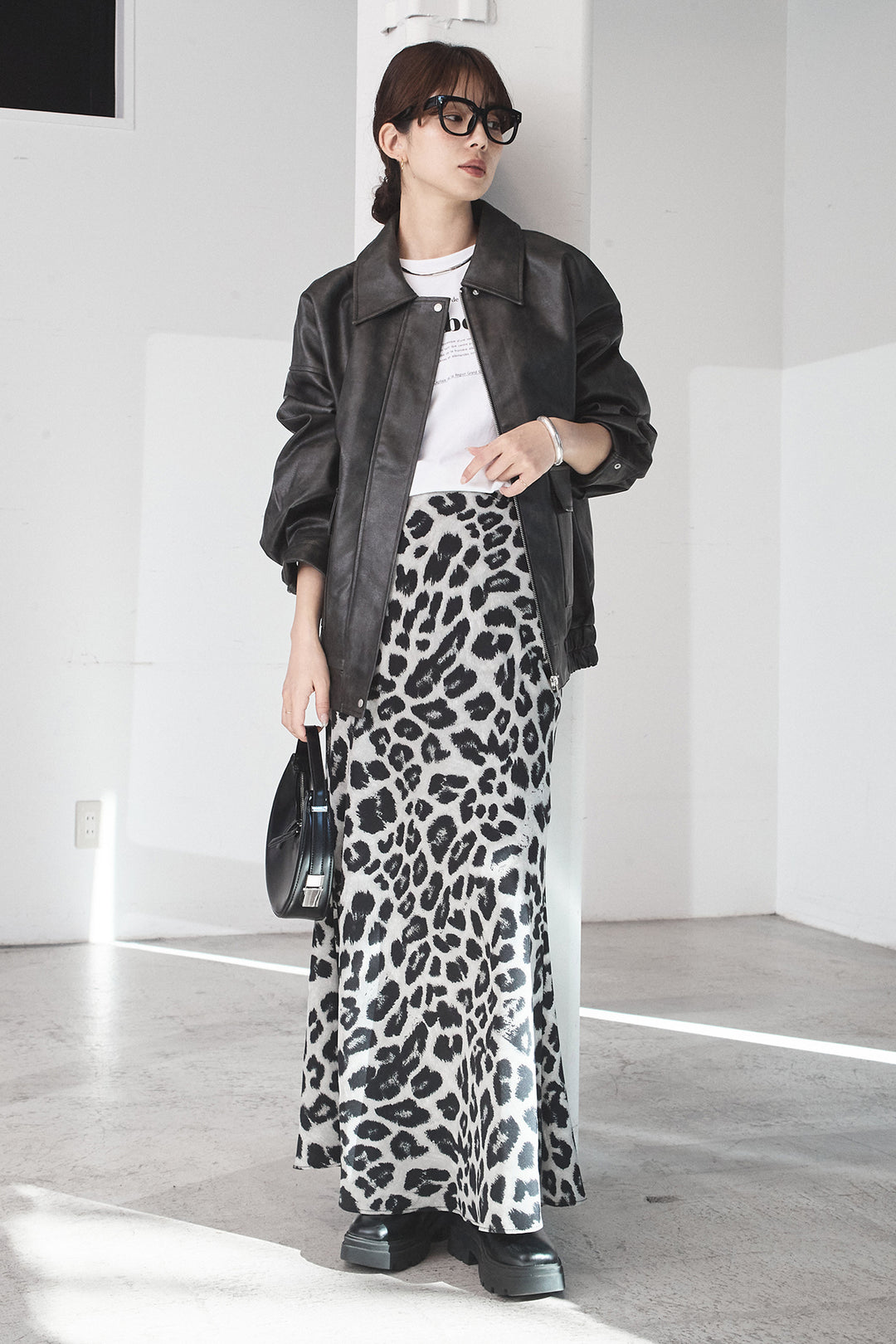[SET]レザーライクオーバーサイズブルゾン+レオパードサテンナロースカート(2set)