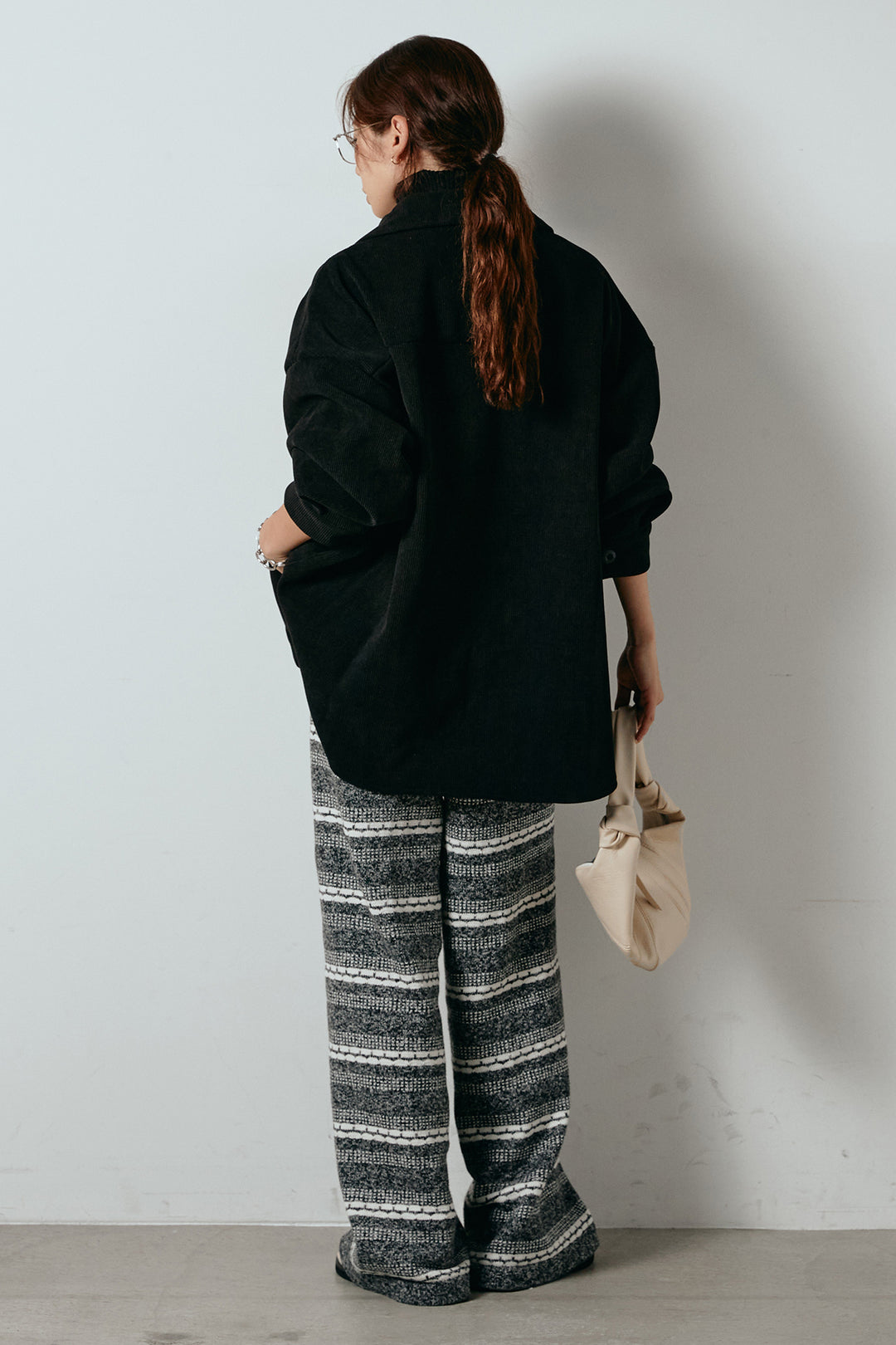 [SET]襟付きコーデュロイポケットシャツ+マルチライン柄リラックスニットパンツ(2set)