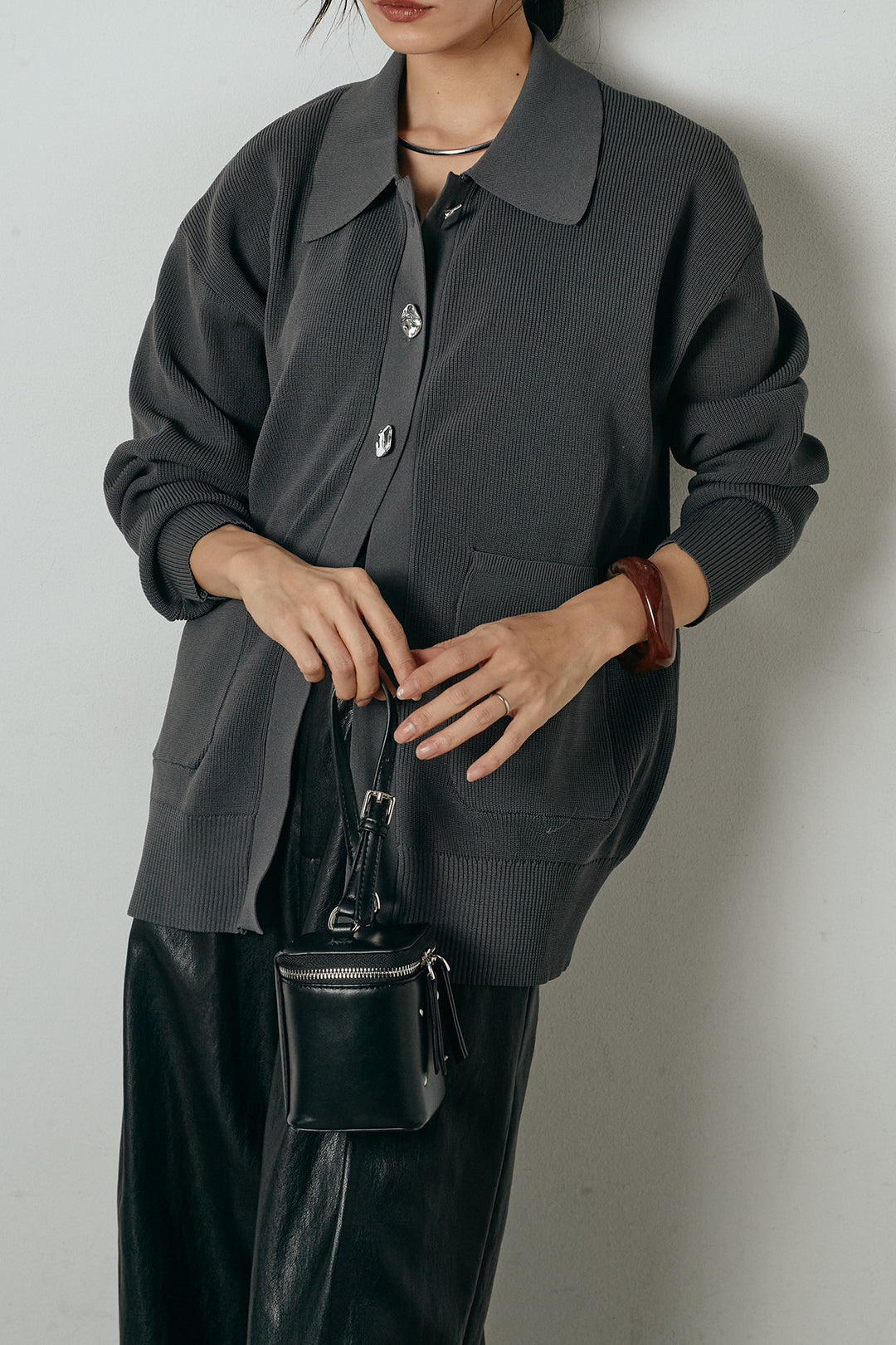 [SET]メタル釦衿付きニットカーディガン+ベルト付きレザーライクタックパンツ(2set)