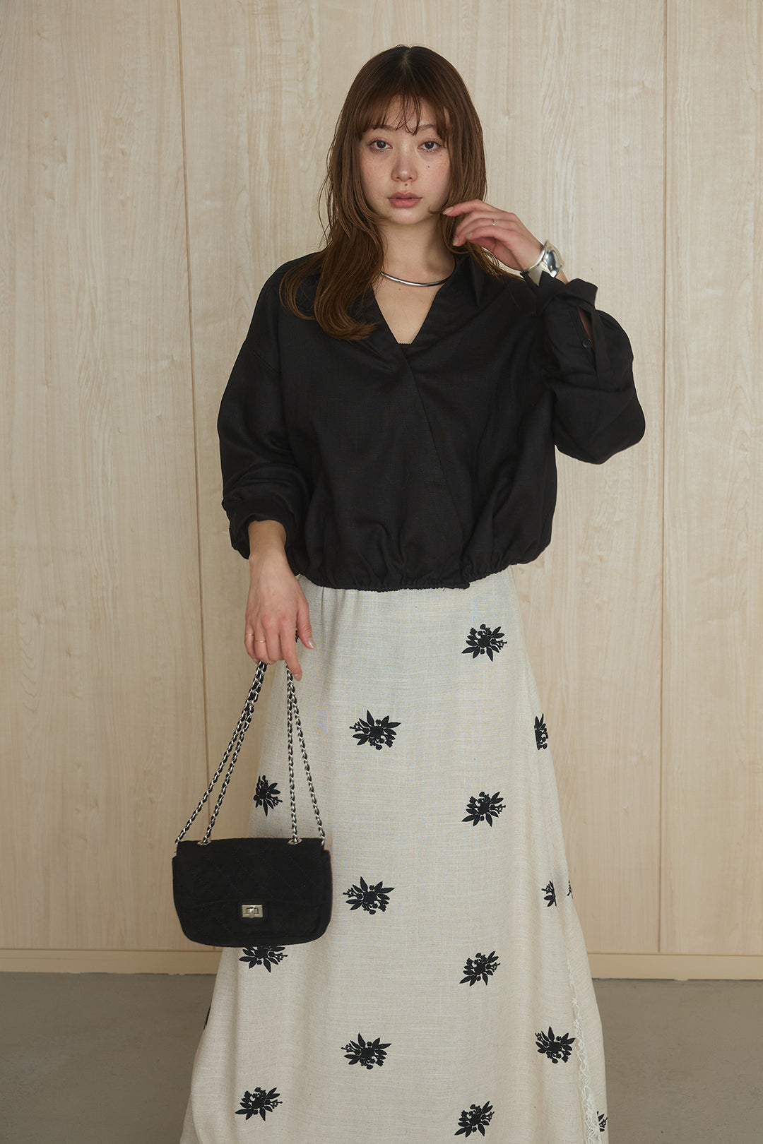 [SET]麻混襟付きトップス+レースコンビフラワー刺繍柄スカート(2set)