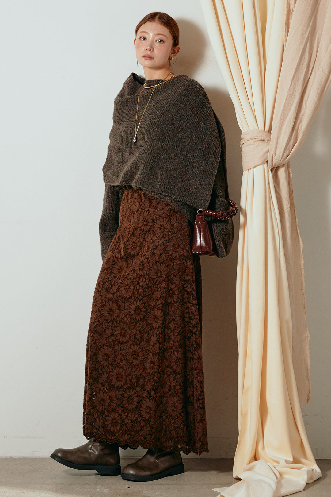 [SET]ケープデザインリブニットトップス+花柄刺繍ベロアフレアスカート(2set)
